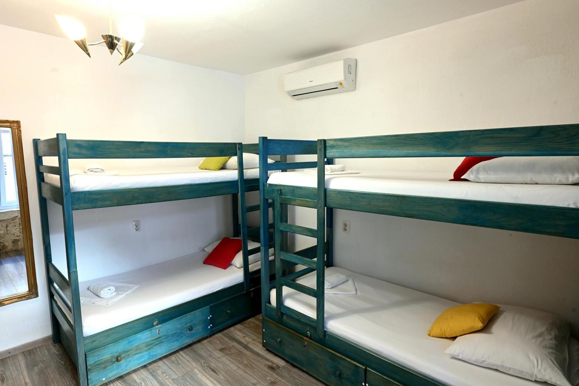 White Rabbit Hostel Hvar Town Luaran gambar